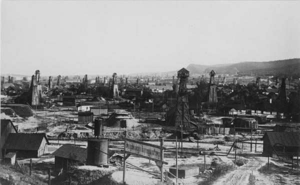 Bild 1 von 5: Ölfelder bei der Stadt Boryslaw um das Jahr 1909.