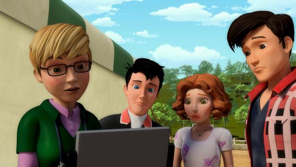 Bild 1 von 5: Die Tierärztin Stefanie zeigt Jerry, Bianca und Flavio (v.li.n.re.) die Stressfraktur, die Jerrys Pferd Bajan am Bein hat.