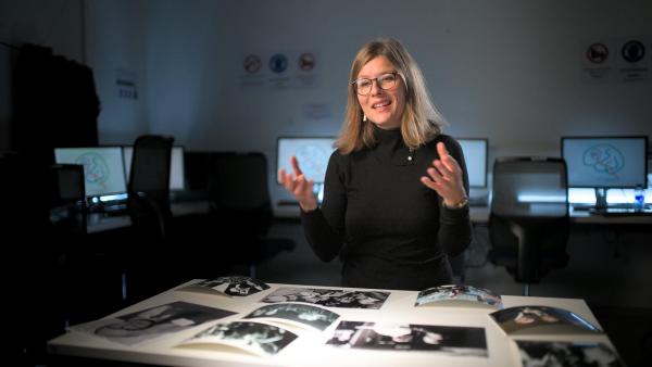 Bild 1 von 4: Im Bild: Die Neurowissenschaftlerin Olga Klimecki erforscht das Phänomen der \