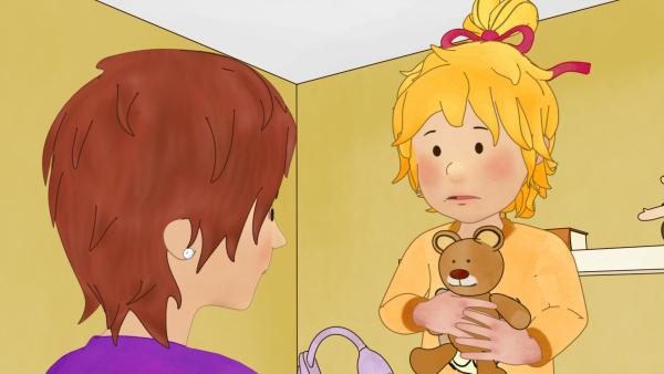 Bild 1 von 4: Conni (r.) ist aus einem Albtraum aufgewacht.