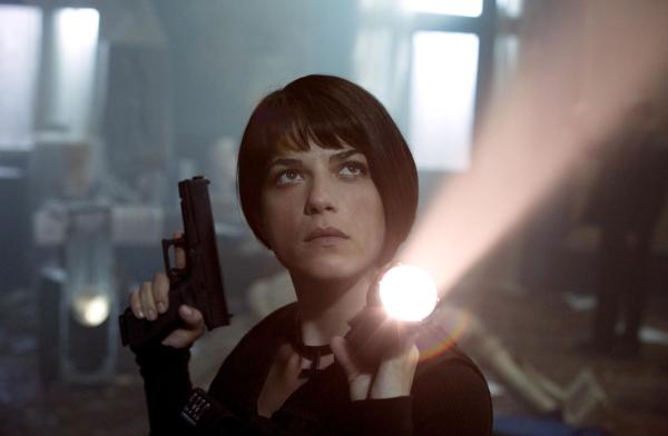 Bild 1 von 20: Die Feuerkämpferin Liz (Selma Blair) hat eigentlich ganz andere Sorgen, als die \