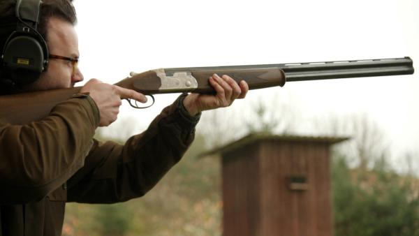 Bild 1 von 3: Etwa 400.000 Jagdscheine zählt der Deutsche Jagdverband, Tendenz steigend.