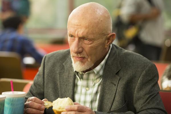 Bild 1 von 16: Professor Hickey (Jonathan Banks) hat so seine eigenen Ansichten, wie sich ein Dozent zu verhalten hat - und versucht diese, an Jeff weiterzugeben ...