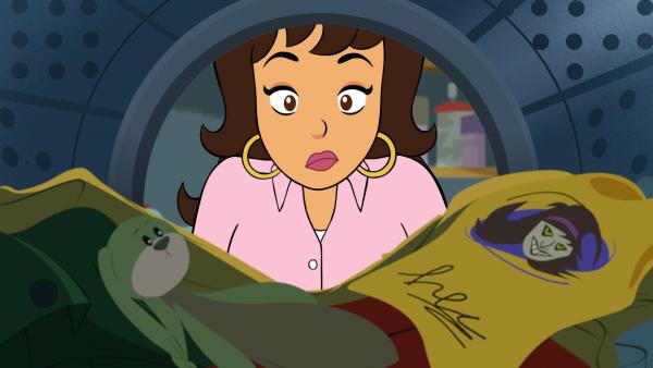 Bild 1 von 5: Mama Sandrine inspiziert die Waschmaschine, denn Marines Kuschel und Wendys Lieblings-T-Shirt sollen endlich mal gewaschen werden.