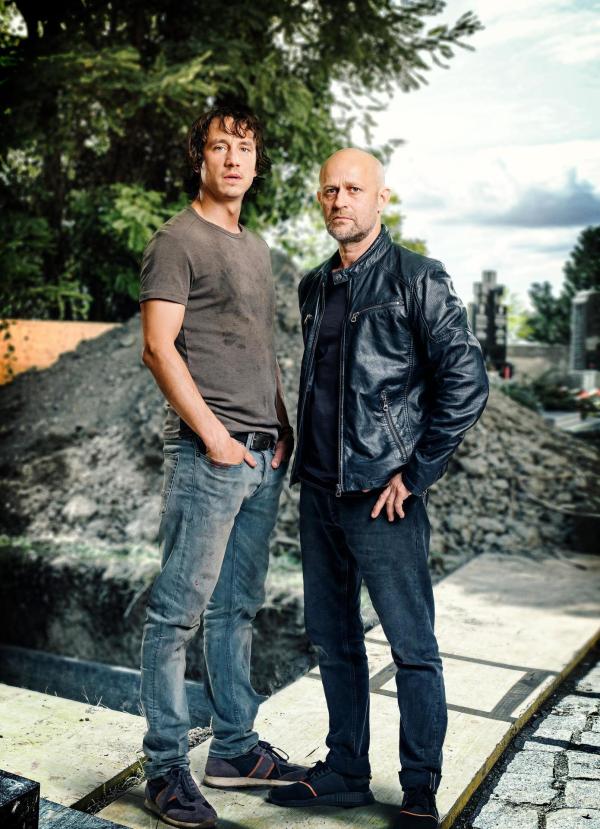Bild 1 von 1: Im Bild: Laurence Rupp (Max Broll), Jürgen Vogel (Kai Baroni).