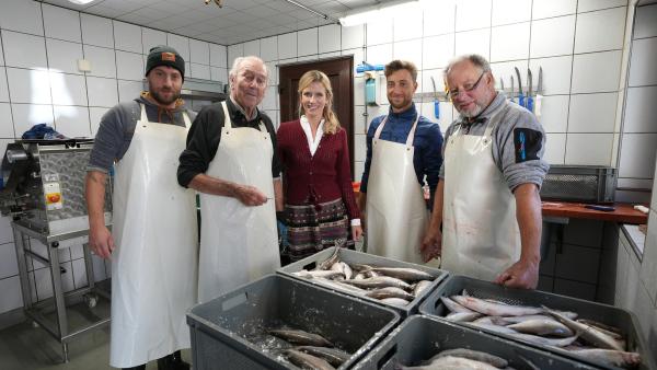 Bild 1 von 19: Sonja Weissensteiner mit der Fischerfamilie Lex.
