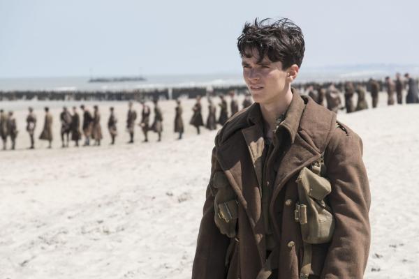 Bild 1 von 8: Tommy (Fionn Whitehead)