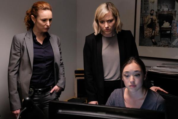 Bild 1 von 8: (v.l.n.r.) Lt. Briggs (Carrie-Lynn Neales); Jill Peterman (Georgina Haig); Li Chan (Stefanie Nakamura)