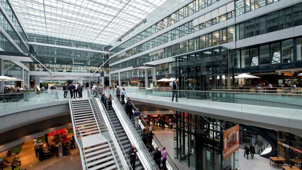 Bild 1 von 3: Unter seinem Glasdach bietet das Squaire Platz für 7.000 Arbeitskräfte.