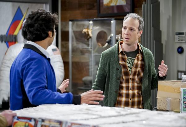 Bild 1 von 9: Raj Koothrappali (Kunal Nayyar, l.); Stuart Bloom (Kevin Sussman, r.)