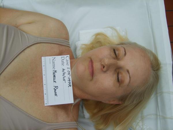 Bild 1 von 71: (4. Staffel) - Dr. Jan Garavaglia, eine der renommiertesten Pathologinnen in den USA, gibt einen Einblick in ihre Arbeit und erklärt, wie sie zusammen mit ihrem Team bei der Lösung komplizierter Mordfälle hilft und medizinische Absonderlichkeiten aufklärt.