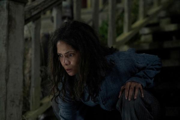 Bild 1 von 3: Halle Berry as Momma in Never Let Go. Photo Credit: Liane Hentscher