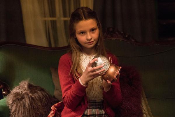 Bild 1 von 7: Eines Tages bekommt Lucia (Ella Testa Kusk) ihre große Chance: Als sie bei der Lotterie des alljährlichen Weihnachtsfestes der Weihnachtsmannschule gewinnt, wünscht sie sich, in die Weihnachtsmannklasse aufgenommen zu werden.