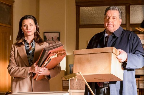 Bild 1 von 15: Im Bild: Bridget Moynahan (Erin Reagan-Boyle), Steven Schirripa (Anthony Abetemarco).