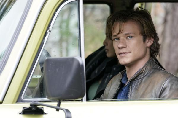 Bild 1 von 10: MacGyver (Lucas Till)