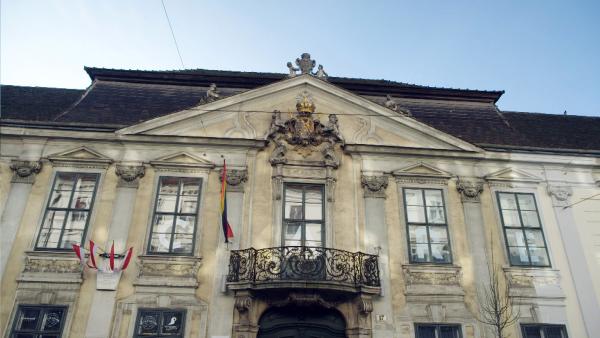 Bild 1 von 2: Das barocke Gartenpalais Schönborn befand sich vor 300 jähren noch außerhalb der Wiener Stadtmauern - heute liegt es \