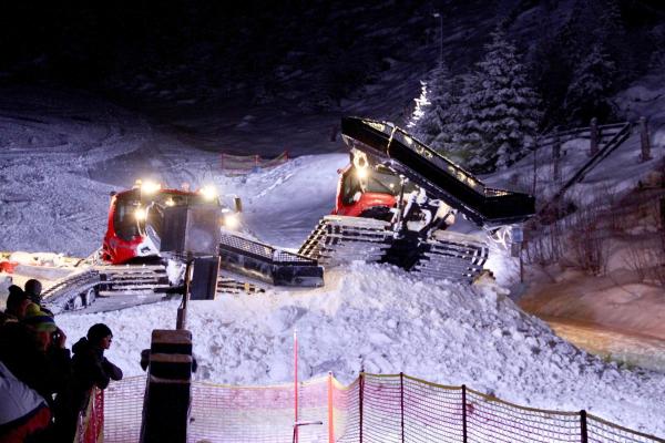Bild 1 von 2: Im Bild: Die Pistenpräparierung findet abends und nachts statt.