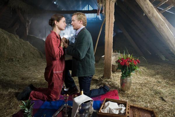 Bild 1 von 23: Im Bild: Henriette Richter-Röhl (Sophie Brunner), Christoph von Friedl (Martin).