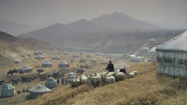 Bild 1 von 5: Antike Nomadenvölker wie die Xiongnu im Norden Chinas üben militärischen Druck aus, fördern aber auch Handel und kulturellen Austausch.