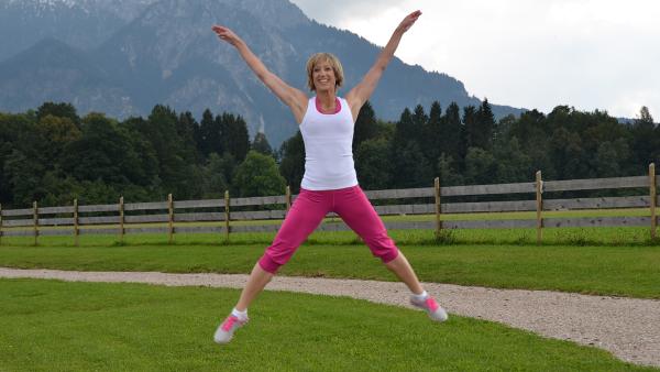 Bild 1 von 2: Gabi Fastner beim Grätschsprung.
