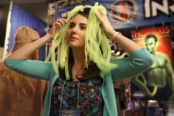 Bild 1 von 22: Träumerin Annie (Alison Brie) schwebt auf Wolke Sieben ...