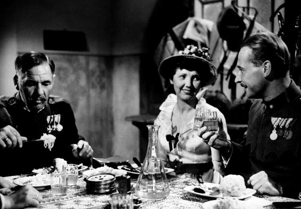 Bild 1 von 5: Im Bild (v.li.): Attila Hörbiger, Jane Tilden, Erik Frey.