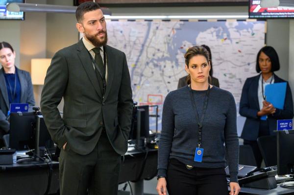 Bild 1 von 4: Special Agent Omar Adom 'OA' Zid (Zeeko Zaki, l.); Special Agent Maggie Bell (Missy Peregrym, r.)