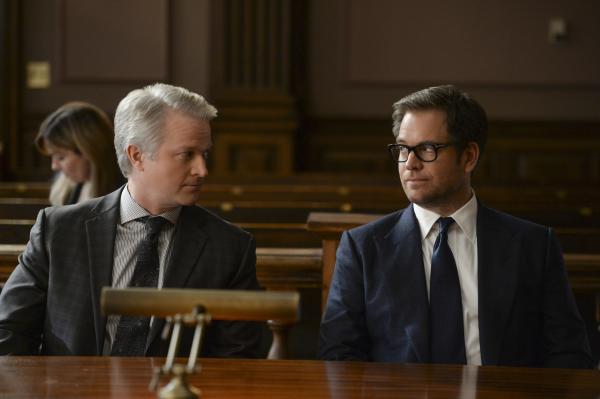 Bild 1 von 14: Dr. Benanti (C.J. Wilson, l.); Dr. Jason Bull (Michael Weatherly, r.)