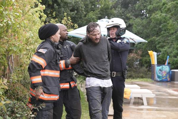 Bild 1 von 10: (v.l.n.r.) Marjan Marwani (Natacha Karam); Paul Strickland (Brian Michael Smith); Vince (Travis Hammer); Ty O'Brien (Neal McDonough)
