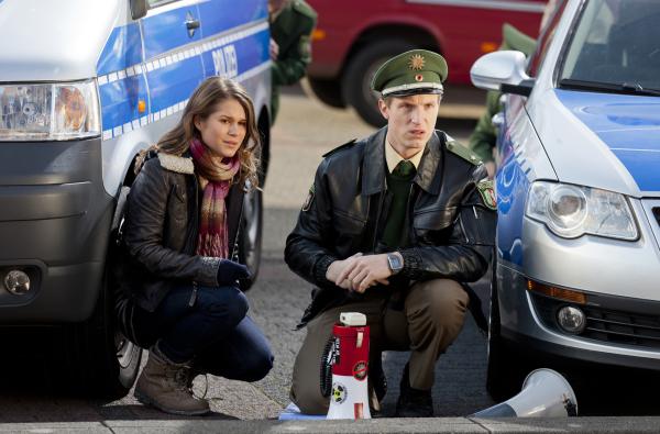Bild 1 von 8: Nadine Wagenführ (Cristina do Rego, l.); Peter Schulte jr. (Golo Euler, r.)