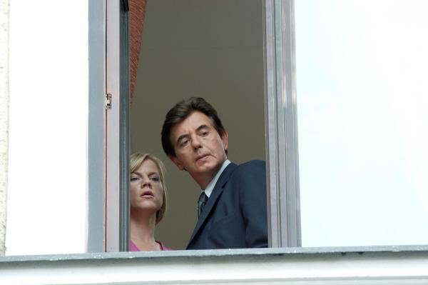 Bild 1 von 17: Im Bild: Kristina Sprenger (Karin Kofler), Klaus Rohrmoser (Dr. Ambach).