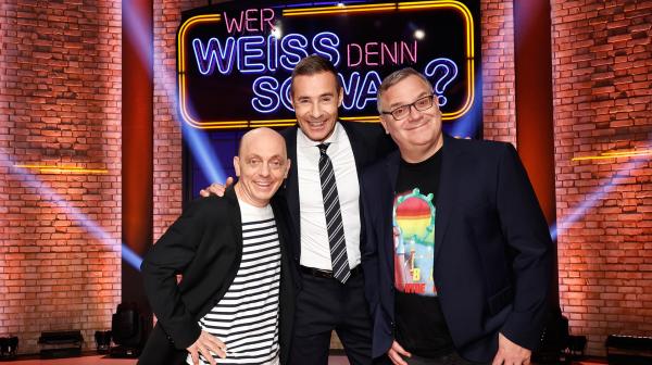 Bild 1 von 4: Moderator Kai Pflaume (Mitte) und die Teamchefs Bernhard Hoëcker (links) und Elton.