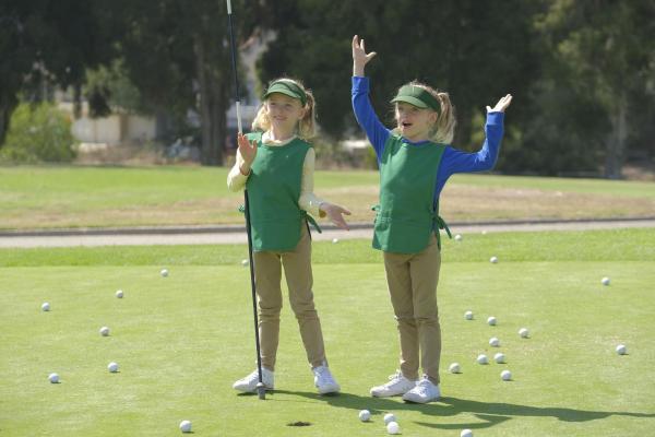 Bild 1 von 10: Amy Fogerty (Ella Allan, l.); Emma Fogerty (Mia Allan, r.)