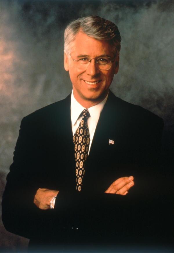Bild 1 von 16: (1. Staffel) - Bürgermeister von New York City: Randall Winston (Barry Bostwick).