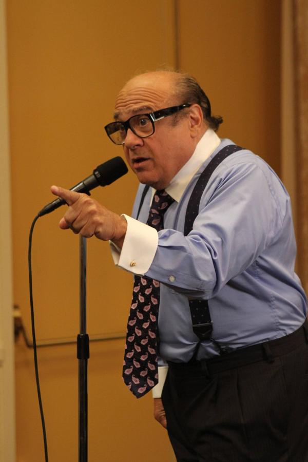Bild 1 von 10: Frank Reynolds (Danny DeVito)