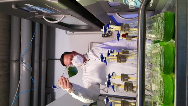 Bild 1 von 2: Thomas Brück von der TU München produziert aus Algen Carbon.