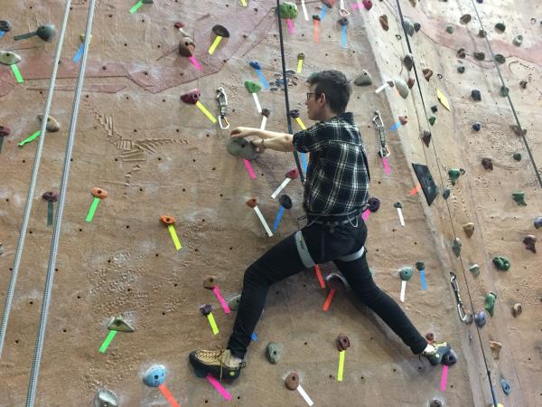 Bild 1 von 3: Die Neurowissenschaftlerin Diana Tamir weiß: Selbstdarstellung in den sozialen Medien wirkt wie eine Droge und hat somit Suchtpotenzial.