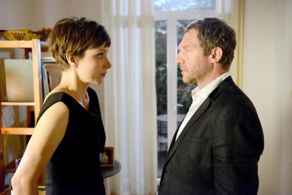 Bild 1 von 10: Im Bild: Julia Koschitz (Sylvia), Johannes Zeiler (Wolfgang).