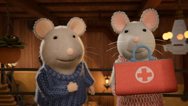 Bild 1 von 3: Sam (links) und Julia (rechts) spielen heute Arzt: Julia ist die Ärztin und Sam der Krankenpfleger. Auf der Suche nach Patienten hören sie, dass Ellas Puppe ein Pflaster gebrauchen könnte.© ZDF/Cielo Films/Caribara Production/SuperswissRed/M.A.R.K.13/ZDF Studios GmbH - Honorarfreie Verwendung gemäß AGB im redaktionellen Zusammenhang mit genannter Sendung bei Nennung \