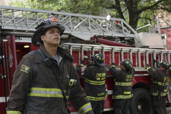 Bild 1 von 13: Charlie Barnett as Peter Mills -- (Photo by: Elizabeth Morris/NBC)
