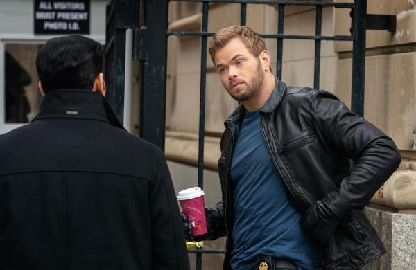 Bild 1 von 15: Kenny Crosby (Kellan Lutz, r.)