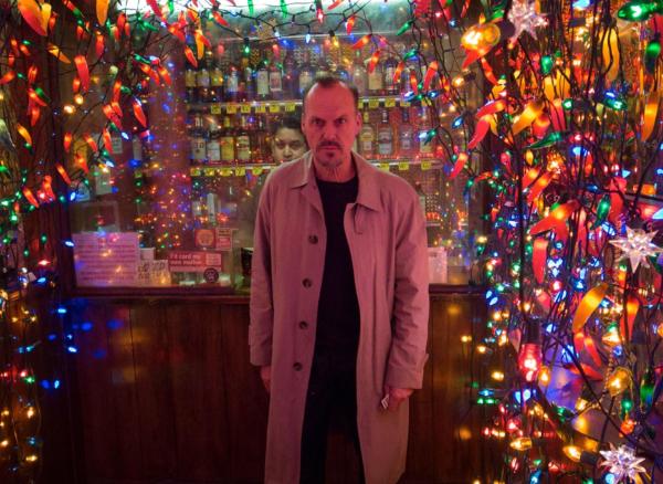 Bild 1 von 15: Seine damalige Rolle als Birdman überschattet das Leben von Riggan Thomson (Michael Keaton). Er wird von Stimmen heimgesucht und leidet an Wahnvorstellungen. Als Broadway-Schauspieler will er sein Leben wieder in den Griff bekommen, doch das scheint fast unmöglich ...