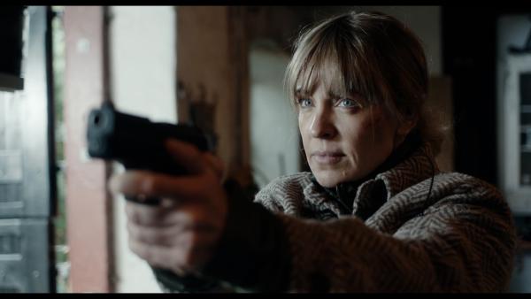 Bild 1 von 12: Laura (Julie R. Ølgaard) ist sich sicher, dass sie den Killer direkt vor sich hat.