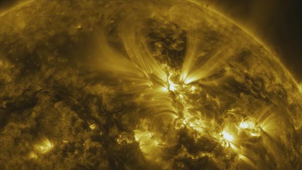 Bild 1 von 5: Die Sonne scheint nicht immer gleich: Sonnenstürme und Schwankungen ihrer Aktivität haben Folgen auf der Erde.