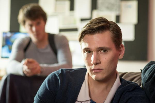 Bild 1 von 6: Johannes Bergmann (Rick Okon, r.)