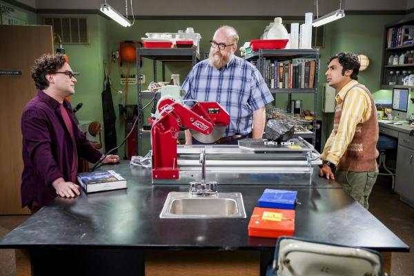 Bild 1 von 10: (v.l.n.r.) Leonard Hofstadter (Johnny Galecki); Bert Kibbler (Brian Posehn); Raj Koothrappali (Kunal Nayyar)