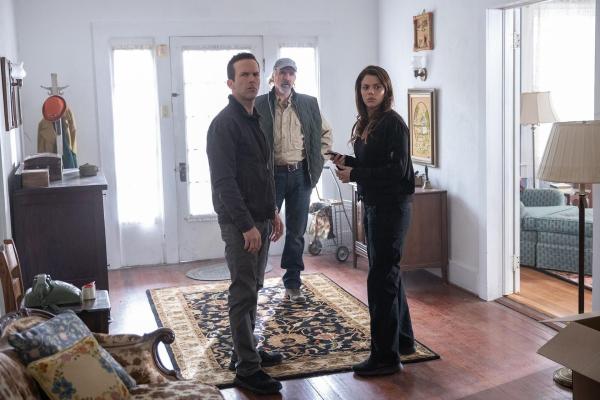 Bild 1 von 9: (v.l.n.r.) Special Agent Christopher LaSalle (Lucas Black); Conroy (Jeff Fahey); FBI Special Agent Tammy Gregorio (Vanessa Ferlito)