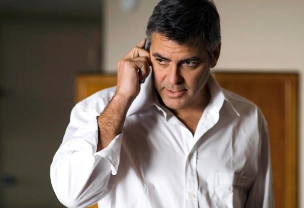 Bild 1 von 9: In seiner New Yorker Kanzlei ist der Anwalt Michael Clayton (George Clooney) nur der Mann fürs Grobe. Lautlos und effizient vertuscht er Skandale, um mächtige Klienten aus Politik und Wirtschaft zu schützen.