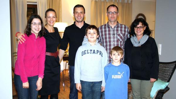 Bild 1 von 5: Die Familie mit Eva Brenner