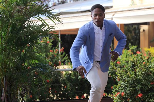 Bild 1 von 6: Ellery (Tomiwa Edun) ist auf der Flucht. Ist er der Täter?